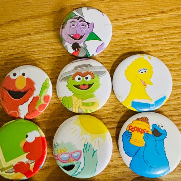 NEW Sesame Street Character Button Set - Picture 5 of 13
